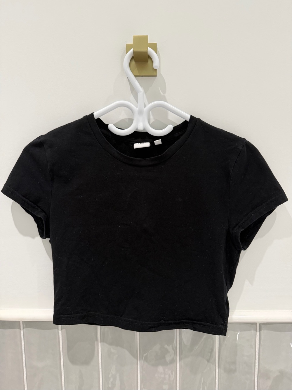 Women’s TNA Black Crewneck Crop Tee